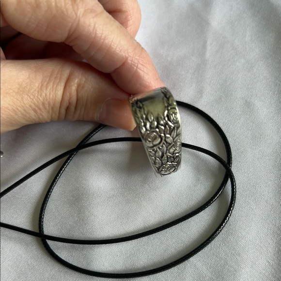 Oneida Stainless Steel Heart Pendant Necklace - Picture 12 of 13